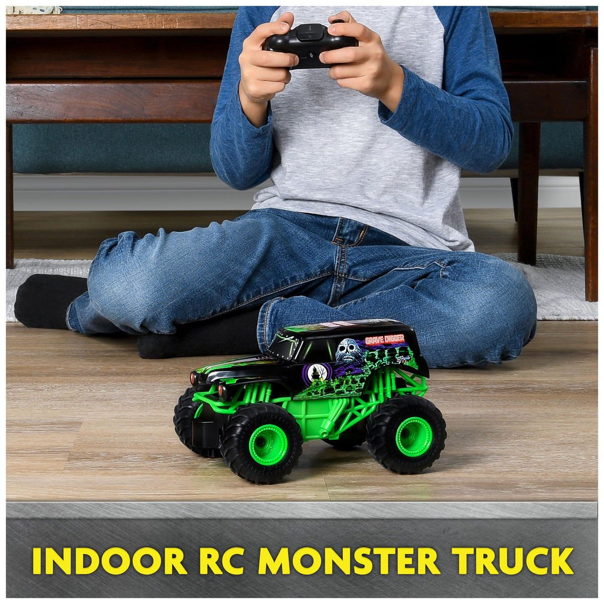 Monster Jam Official Grave Digger Remote Control Monster Truck, 1:24 Scale, 2.4 GHz, for Ages 4 and Up