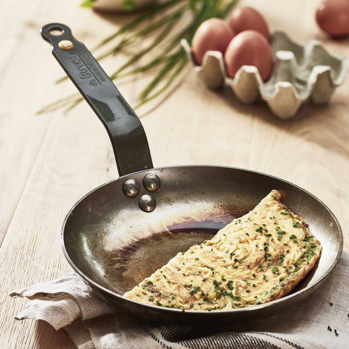 MINERAL B Carbon Steel Omelette Pan