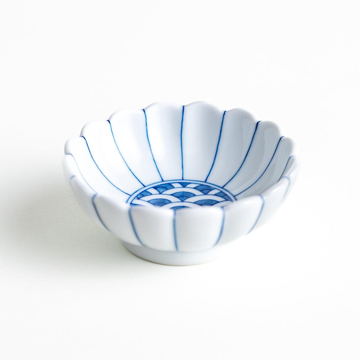 Chrysanthemum Wave Condiment Bowl